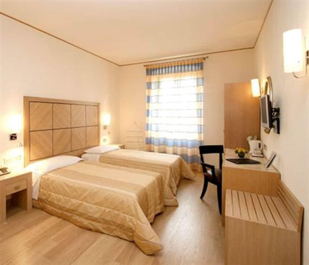 Hotel Roma Trieste Exterior photo